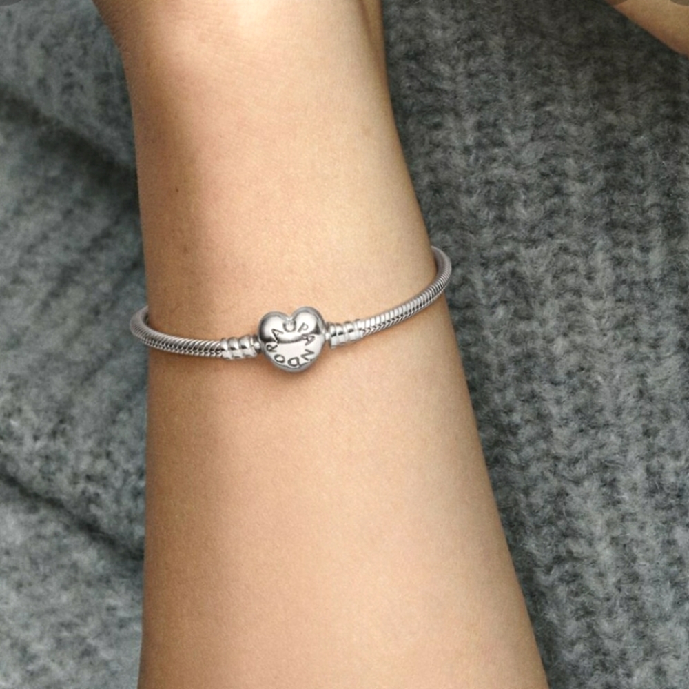 Pandora Moments silver charm bracelet with heart clasp - 20cm.